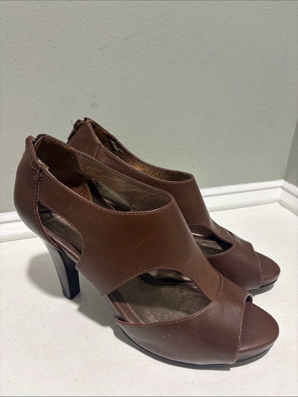Softt Brown Peep-Toe Cutout Dress Heeled Sandals-size 11M